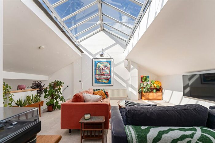 2 Bedroom Flat For Sale In Menai Place, Bow, E3