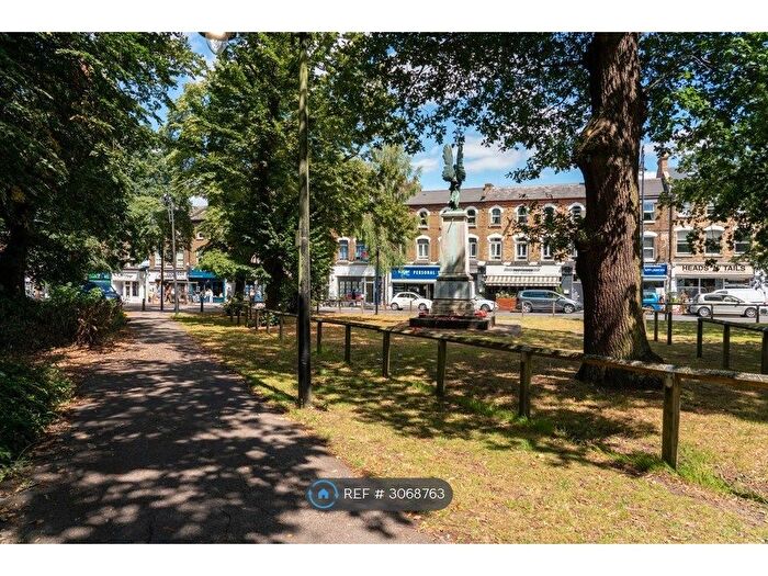 2 Bedroom Flat To Rent In High Street Wanstead, London, E11