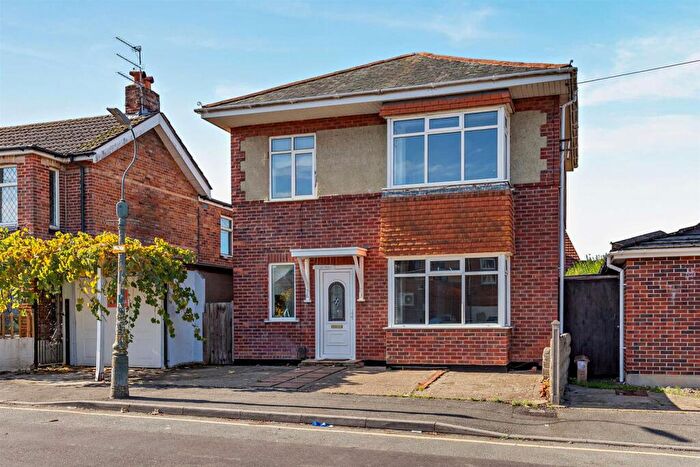 4 Bedroom Detached House For Sale In Maple Road, Bournemouth, BH9