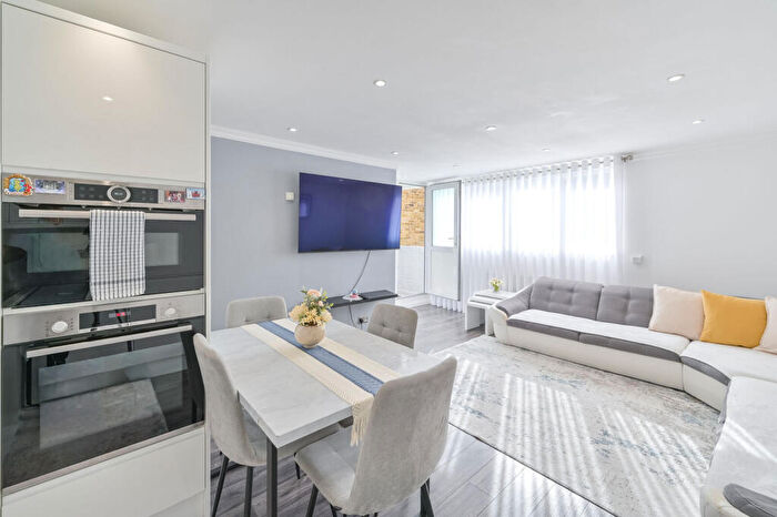 1 Bedroom Maisonette For Sale In Long Walk, Woolwich, London, SE18