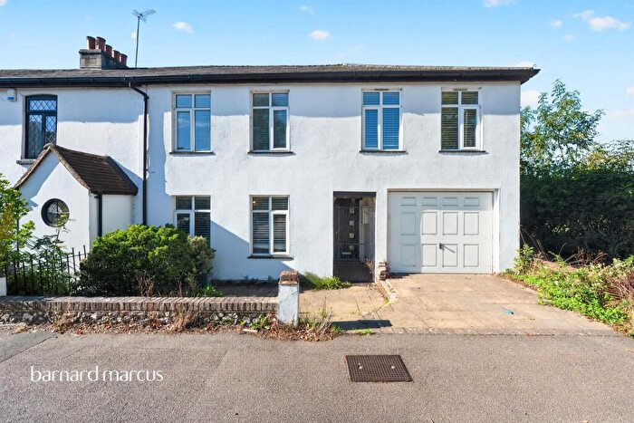 3 Bedroom End Of Terrace House For Sale In Buxton Lane, Caterham, CR3