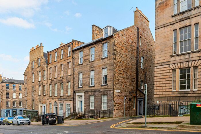2 Bedroom Apartment For Sale In Dublin Street, Edinburgh, EH1