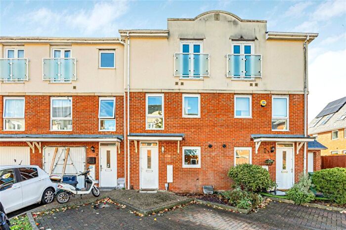 4 Bedroom Terraced House For Sale In Barrow Gardens, Redhill, Surrey, RH1