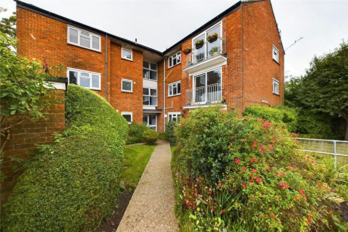 2 Bedroom Flat To Rent In Newlands Crescent, East Grinstead, West Sussex, RH19