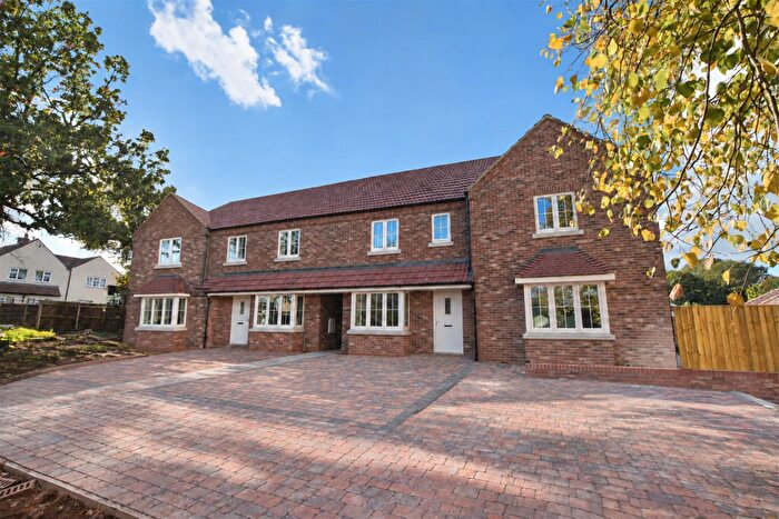 2 Bedroom End Of Terrace House For Sale In Pinfold Lane, Holton-Le-Clay, Grimsby, DN36