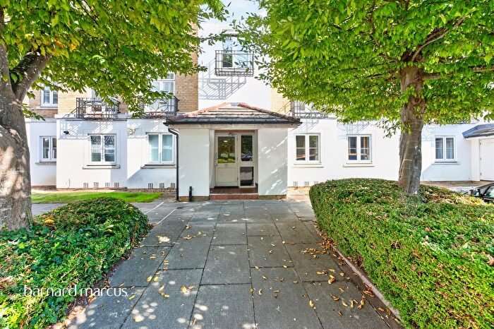 1 Bedroom Flat For Sale In Kingswood Drive, Sutton, SM2