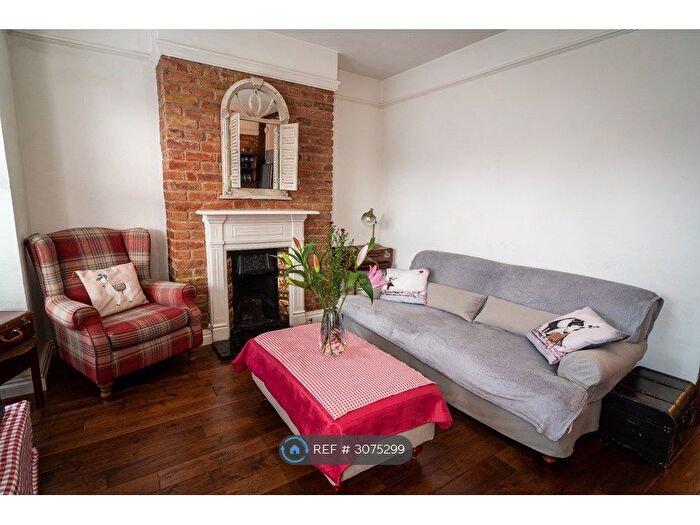 2 Bedroom Flat To Rent In Hanwell, London, W7