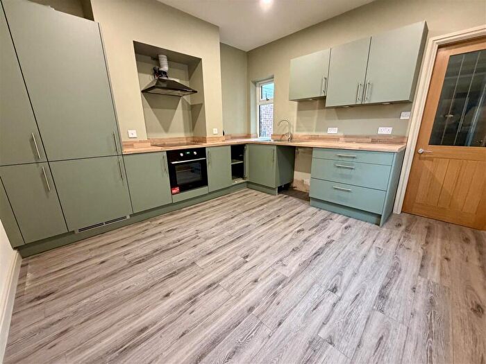 4 Bedroom End Of Terrace House To Rent In Claypit Lane, Rawmarsh, Rotherham, S62