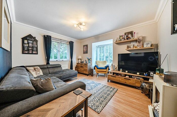 2 Bedroom Flat For Sale In Contessa Close, Kings Hill, West Malling, ME19