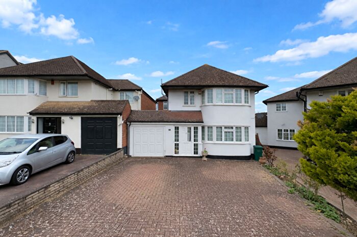 3 Bedroom Detached House For Sale In Mill Ridge, Edgware, HA8