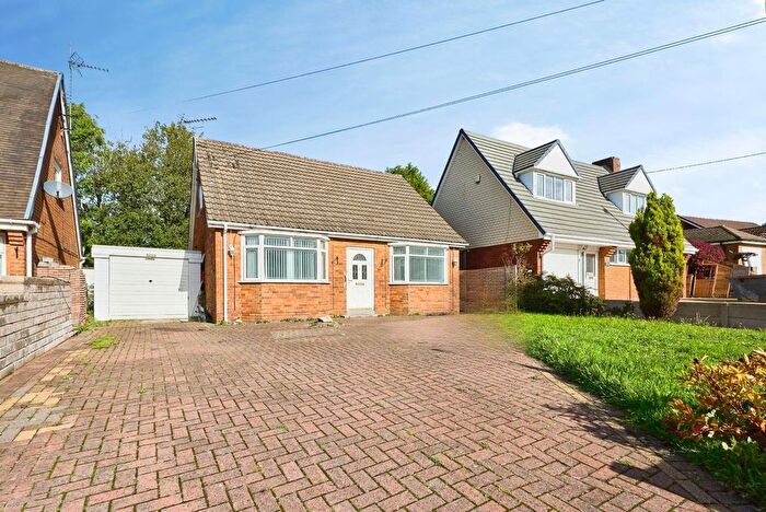 4 Bedroom Bungalow For Sale In Churchill Road, Walsall, West Midlands, WS2