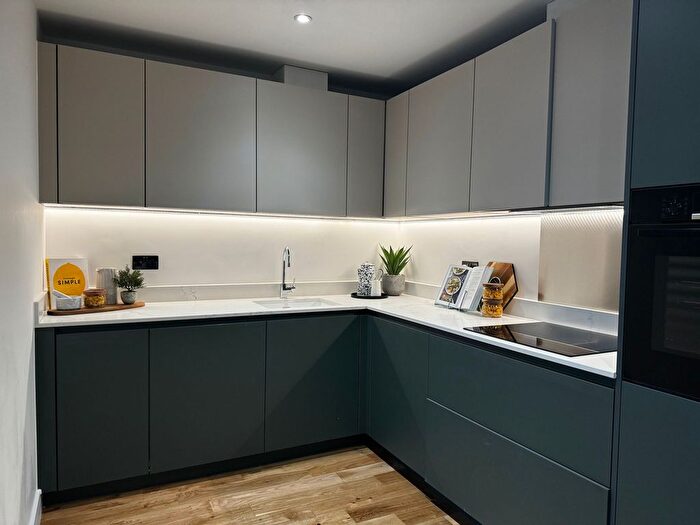 3 Bedroom Flat To Rent In Russell Hill, Purley, CR8