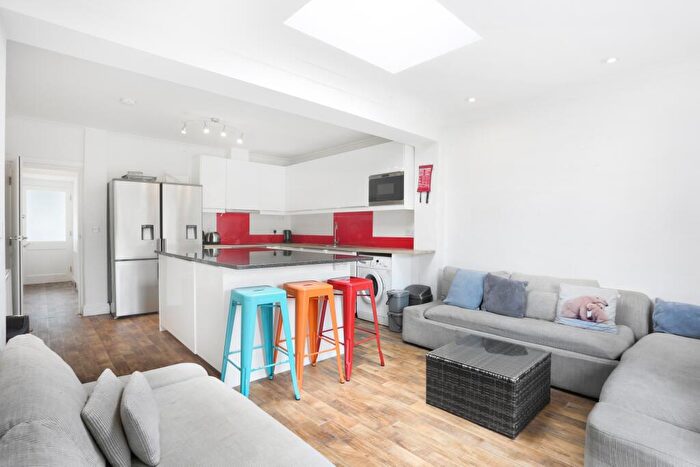 6 Bedroom Semi-Detached House To Rent In Weston Rd, Guildford, GU2