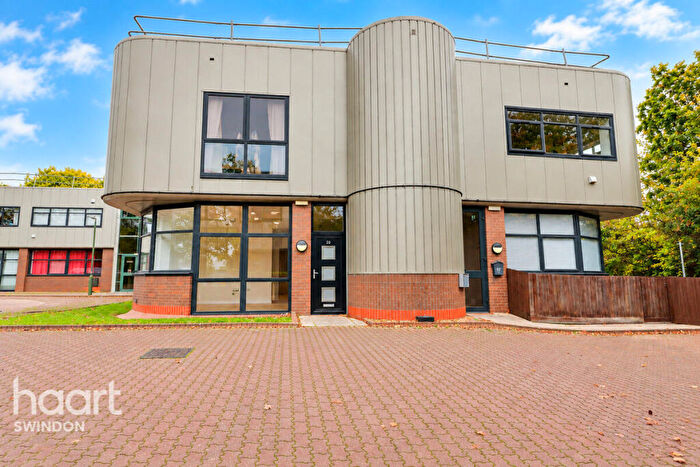2 Bedroom Apartment For Sale In Bentham Close, Swindon, SN5