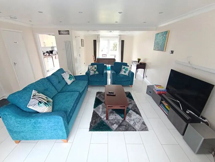 4 Bedroom Detached House To Rent In High Street, Ruislip, HA4