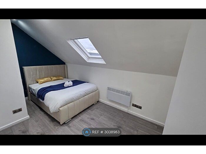 2 Bedroom Flat To Rent In Wortley Lodge, Leeds, LS12