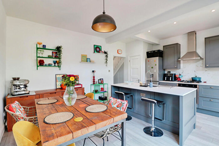 3 Bedroom Terraced House To Rent In Beedell Avenue, Westcliff-on-sea, SS0