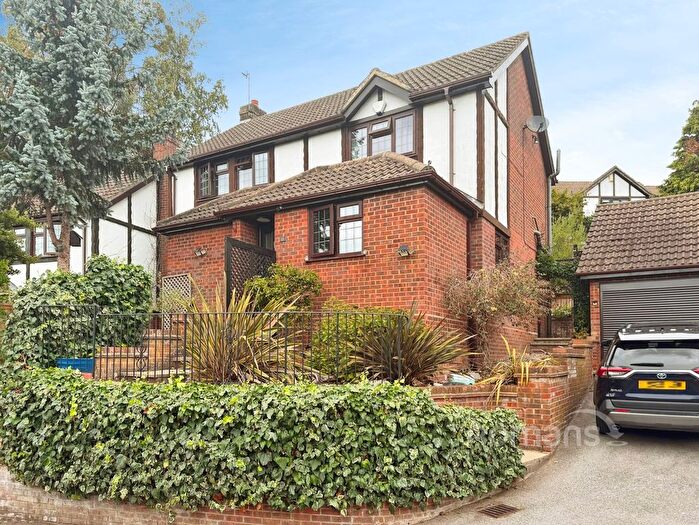 4 Bedroom Detached House For Sale In Penshurst Rise, Frimley, Camberley, GU16