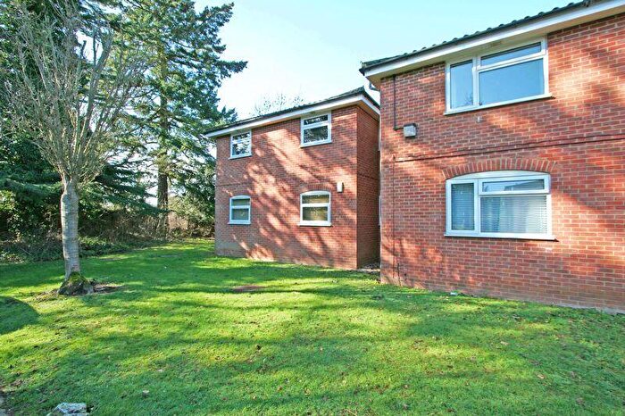 2 Bedroom Flat To Rent In Cobblers Close, Farnham Royal, Buckinghamshire £pcm, SL2
