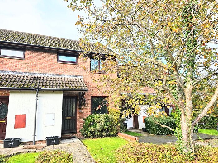 2 Bedroom Property To Rent In Summertrees Court, New Milton, BH25