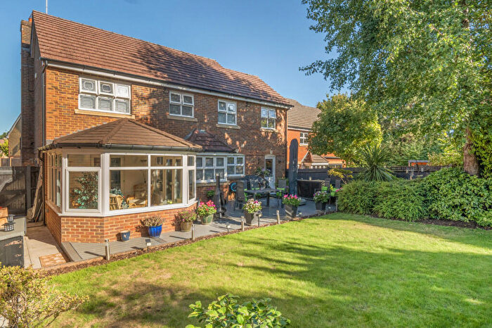 5 Bedroom Detached House For Sale In Strathcona Gardens, Knaphill, Woking, GU21