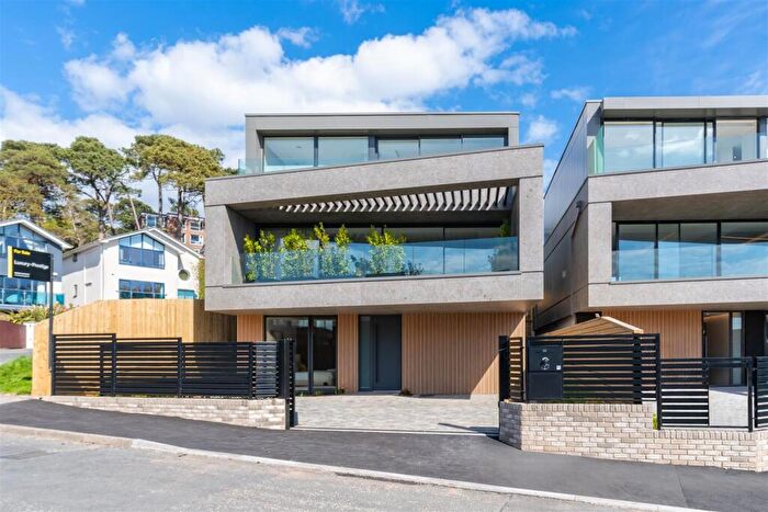 4 Bedroom Detached House For Sale In Partridge Walk, Lilliput, BH14