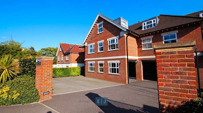 2 Bedroom Apartment To Rent In Manor Road, Chigwell, IG7