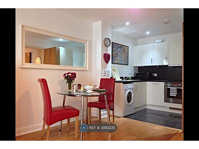 1 Bedroom Flat To Rent In Deanery Road, Bristol, BS1