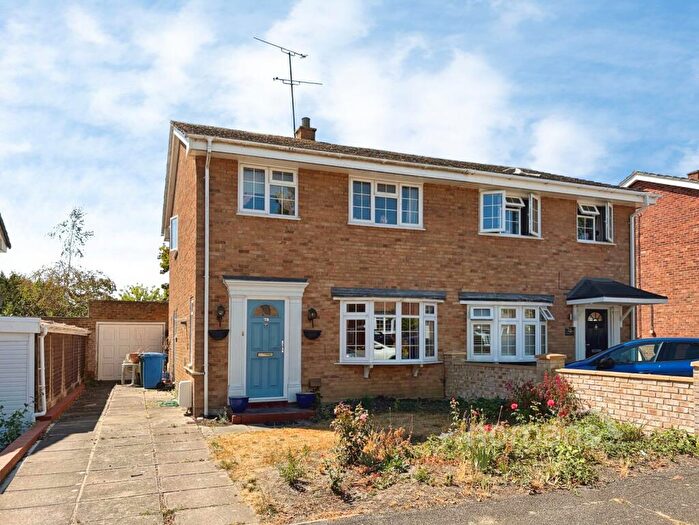 3 Bedroom Semi-Detached House For Sale In Pennine Way, Farnborough, Hampshire, GU14