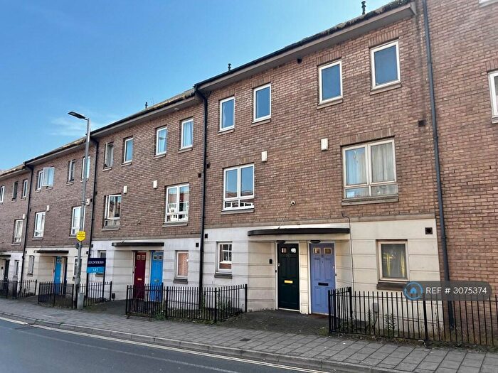 4 Bedroom Terraced House To Rent In Augusta Court, Exeter, EX1