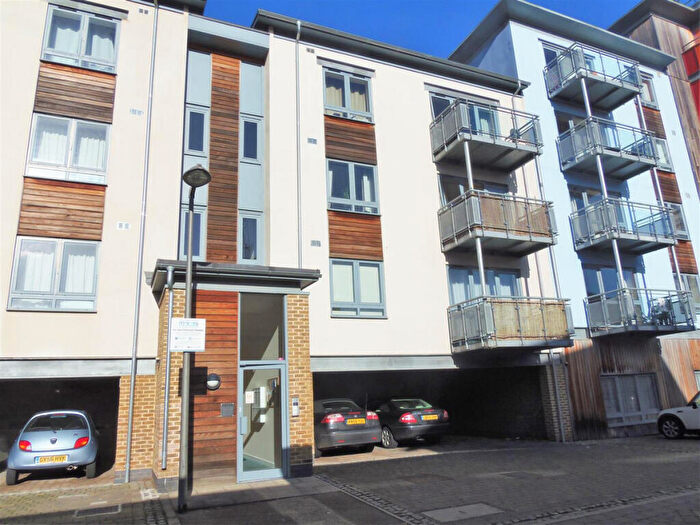 2 Bedroom Apartment To Rent In Quayside Drive, Essex, CO2