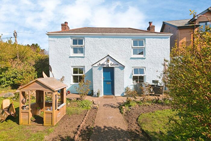 2 Bedroom Cottage For Sale In The Incline, Portreath, Cornwall, TR16