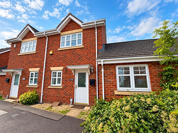 2 Bedroom Semi-Detached House To Rent In Sphinx Place, Dunstable, LU6