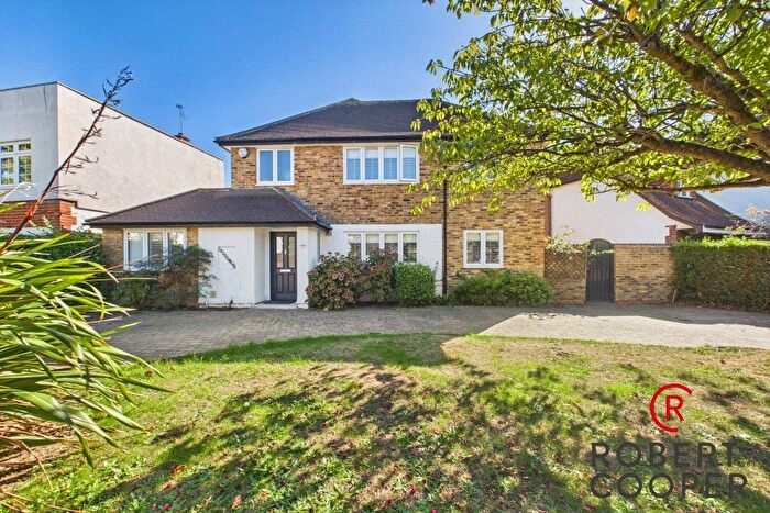 4 Bedroom Detached House For Sale In The Chase, Eastcote, Middlesex, HA5
