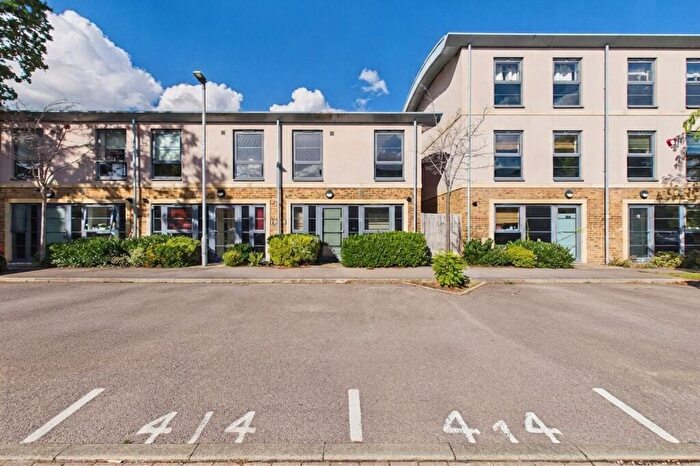 3 Bedroom End Of Terrace House For Sale In Pond Road, Farnborough, Hampshire, GU14