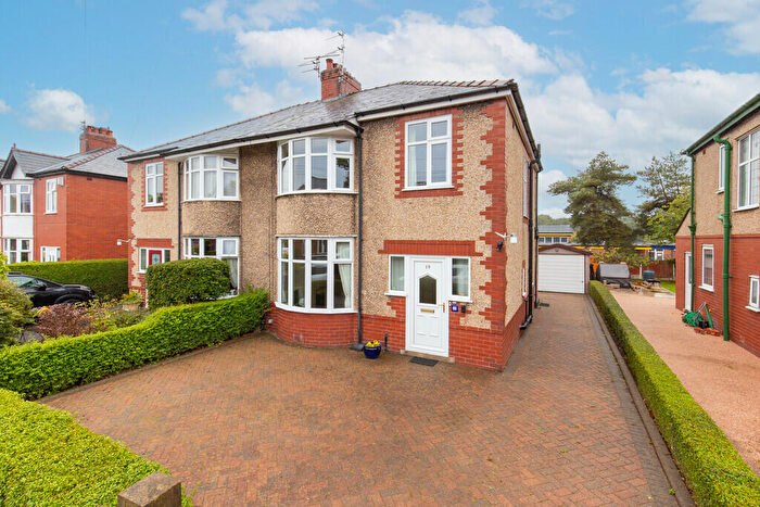 3 Bedroom Semi-Detached House For Sale In Meadway, Penwortham, PR1