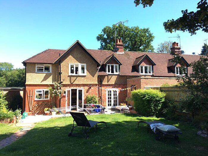 4 Bedroom Semi-Detached House To Rent In Goose Green, Gomshall, GU5