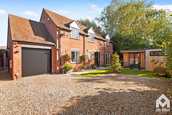 3 Bedroom Detached House For Sale In Blacksmiths Road, Alderton, GL20