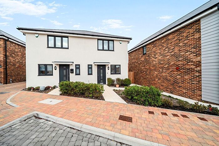 2 Bedroom Semi-Detached House For Sale In Lambs Close, Hextable, Swanley, BR8
