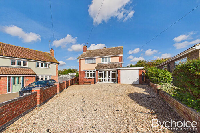 3 Bedroom Detached House For Sale In Deben Drive, Sudbury, Suffolk, CO10