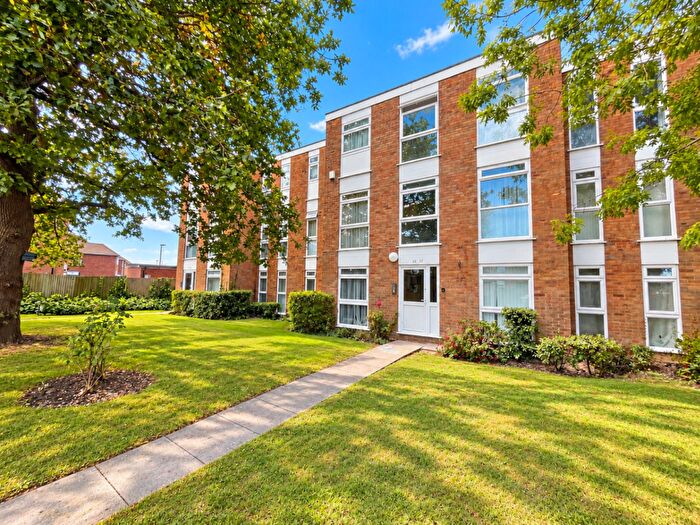 2 Bedroom Apartment For Sale In Elderberry Close, Luton, Bedfordshire, LU2