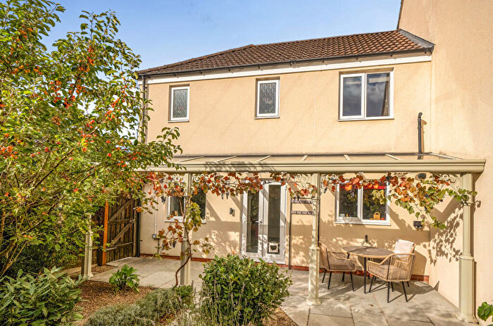 3 Bedroom End Of Terrace House For Sale In Slipps Close, Frome, BA11