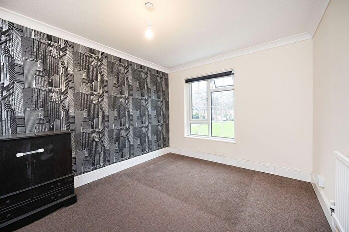 3 Bedroom End Of Terrace House To Rent In Rectory Square, Tower Hamlets, London, E1