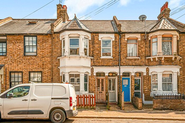2 Bedroom Flat For Sale In Hichisson Road, London, SE15