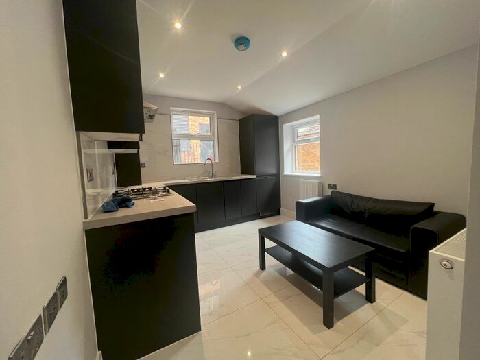 3 Bedroom Maisonette To Rent In Katherine Road, East Ham, London, E6