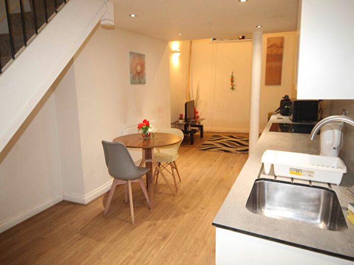 1 Bedroom Flat To Rent In Vicar Lane, Bradford, BD1