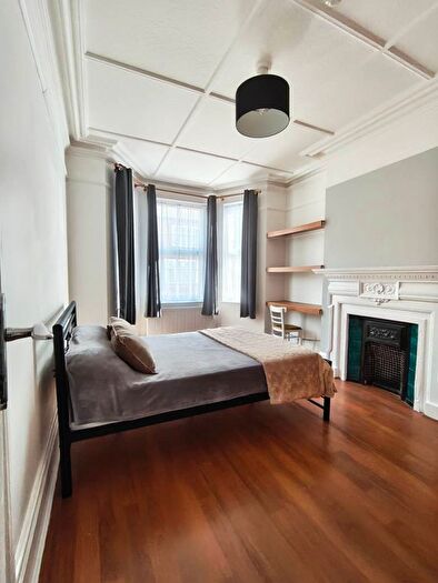 1 Bedroom Flat To Rent In Standard Road, Hounslow, TW4