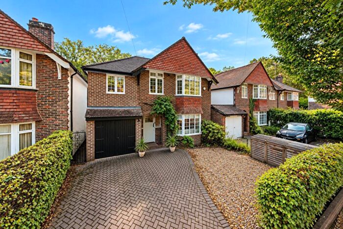 4 Bedroom Detached House For Sale In Common Close, Horsell, Woking, GU21