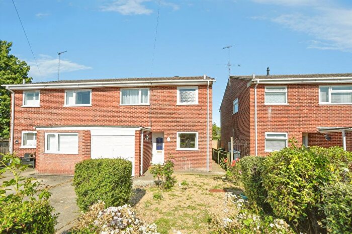 3 Bedroom Semi-Detached House For Sale In Avondown Road, Durrington, Salisbury, SP4