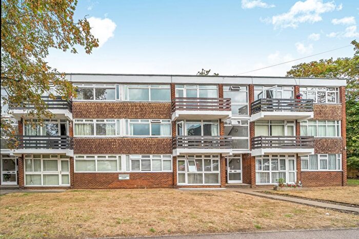 2 Bedroom Flat For Sale In Bourne Way, Hayes, Kent, BR2